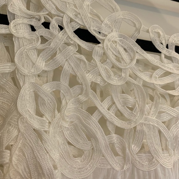 White lace neckline top - Picture 6 of 7